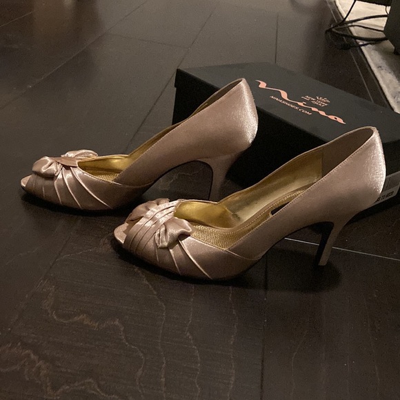 Prom satin gold heels - Picture 2 of 6